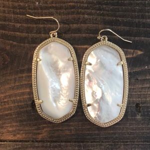 Kendra Scott  signature “danielle” drop earrings